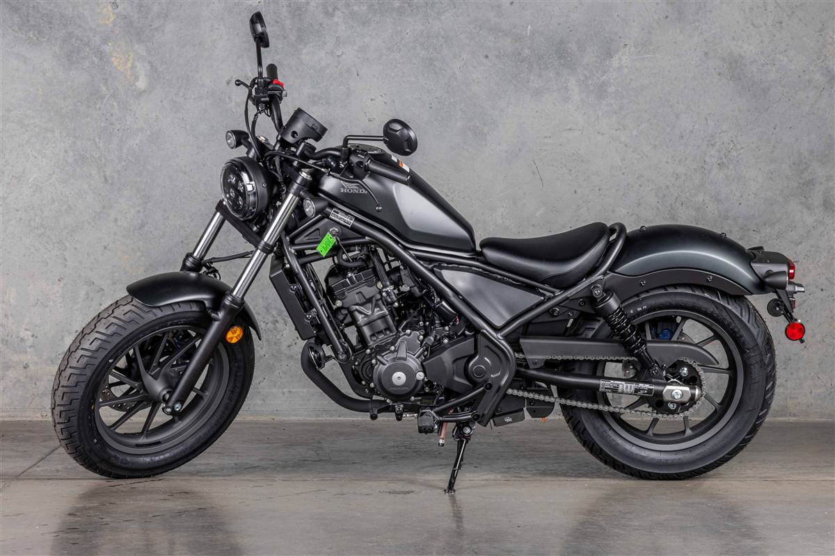 2026 Honda REBEL 300 E-CLUTCH Matte Black Metallic